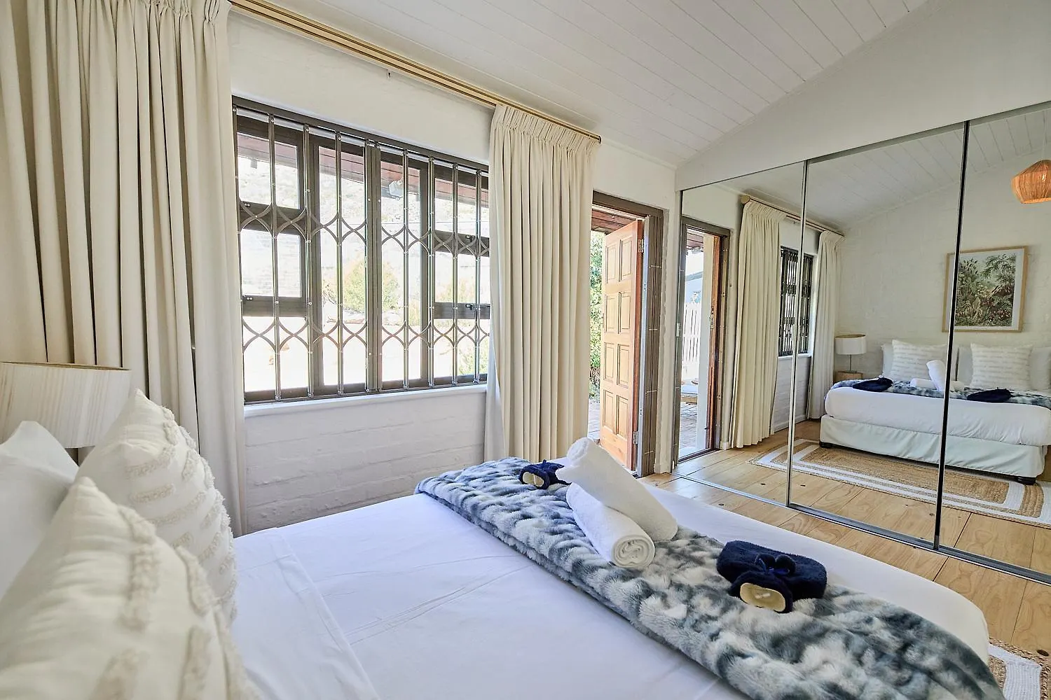 Daire Mountain Oasis - Views, Pool, Hot Tub & Inverter Cape Town