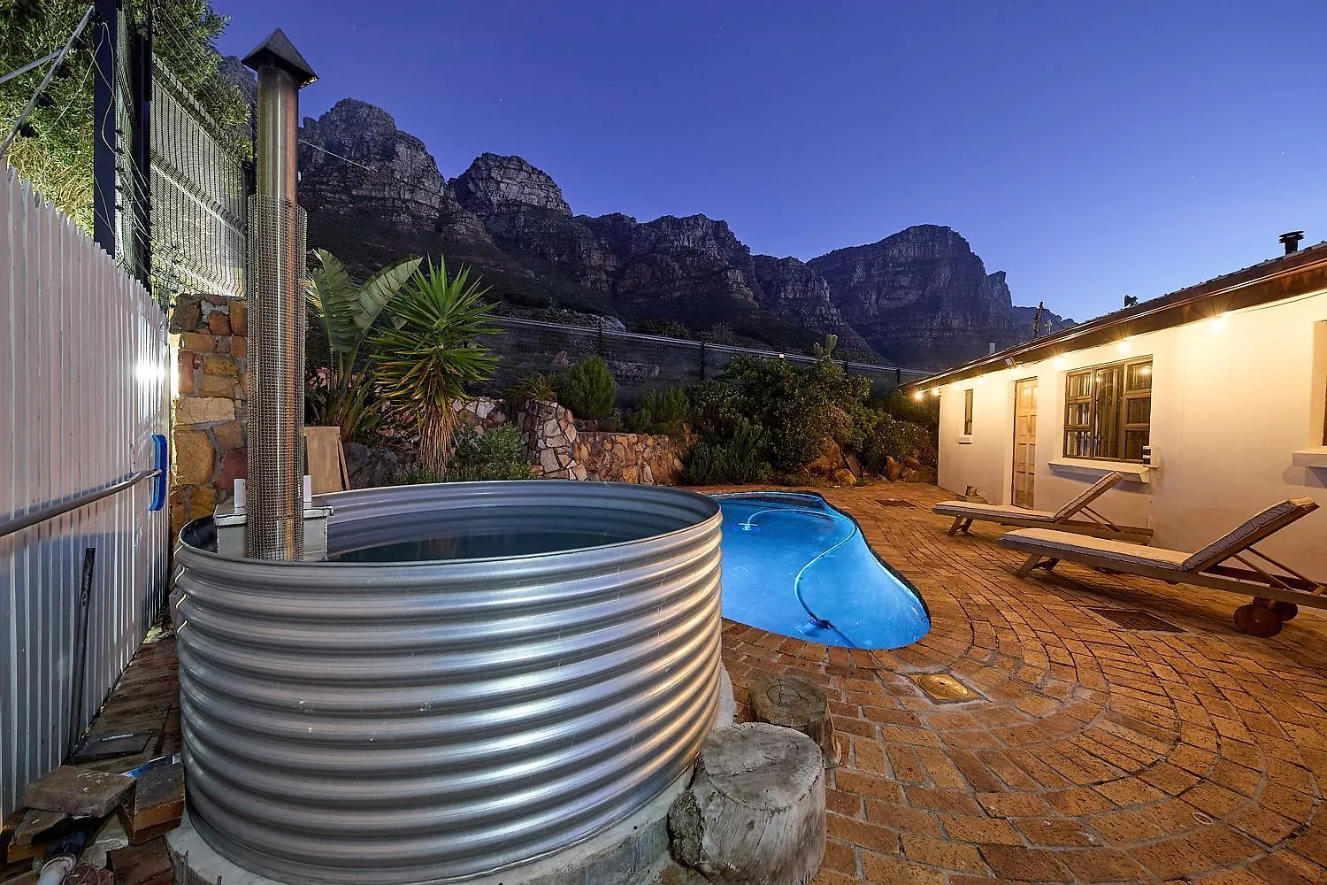 Mountain Oasis - Views, Pool, Hot Tub & Inverter Cape Town 0*,  Güney Afrika